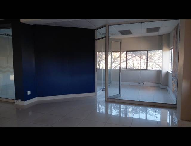 923M² BUSINESS FOR SALE IN RHODESFIELD